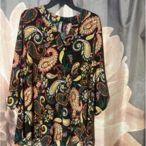 Woman’s Dear Scarlett 3/4 length sleeve V-neck blouse size XL runs oversized